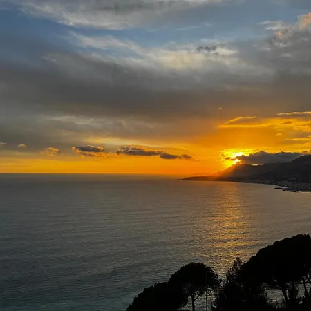 Casa Angelina Vista Mare E Monaco A Grimaldi (Liguria)