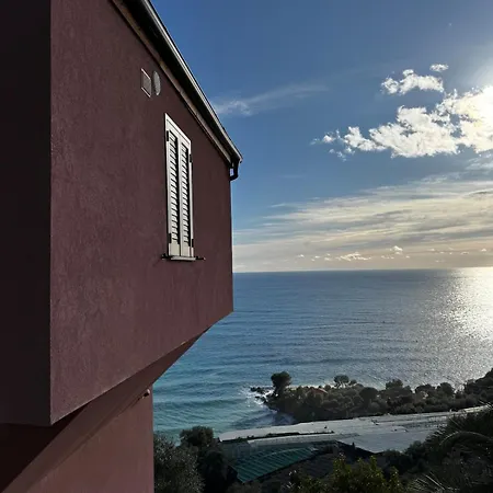 Casa Angelina Vista Mare E Monaco A Grimaldi (Liguria)