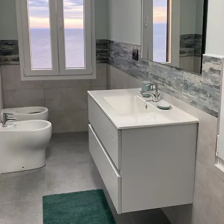Casa Angelina Vista Mare E Monaco A * Grimaldi (Liguria)